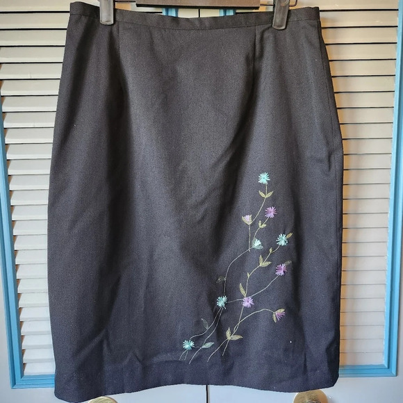 Worthington Dresses & Skirts - Worthington Black Floral Embroidered Skirt